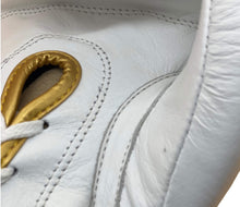 Carica l'immagine nel visualizzatore di Gallery, Guantoni Boxe Profight Lacci Bianchi 10 OZ