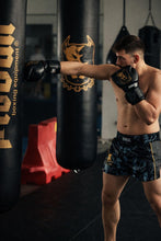 Carica l'immagine nel visualizzatore di Gallery, Pantaloncini Muay Thai Camo Nero
