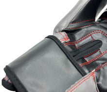 Carica l'immagine nel visualizzatore di Gallery, Guantoni Pitbull "Impact-X" Pro Leather – 14oz
