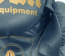 Carica l'immagine nel visualizzatore di Gallery, Guantoni Boxe Fight V2 Iron Oro 10 Once
